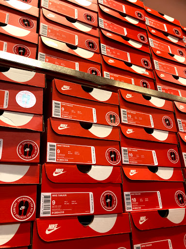 Sporting Goods Store «Nike Factory Store», reviews and photos, 1 Premium Outlet Blvd #699, Tinton Falls, NJ 07753, USA