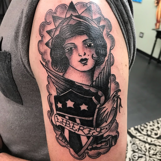 Tattoo Shop «Fox Tattoo Parlor & Gallery», reviews and photos, 3045-B SE 3rd Ave, Ocala, FL 34471, USA