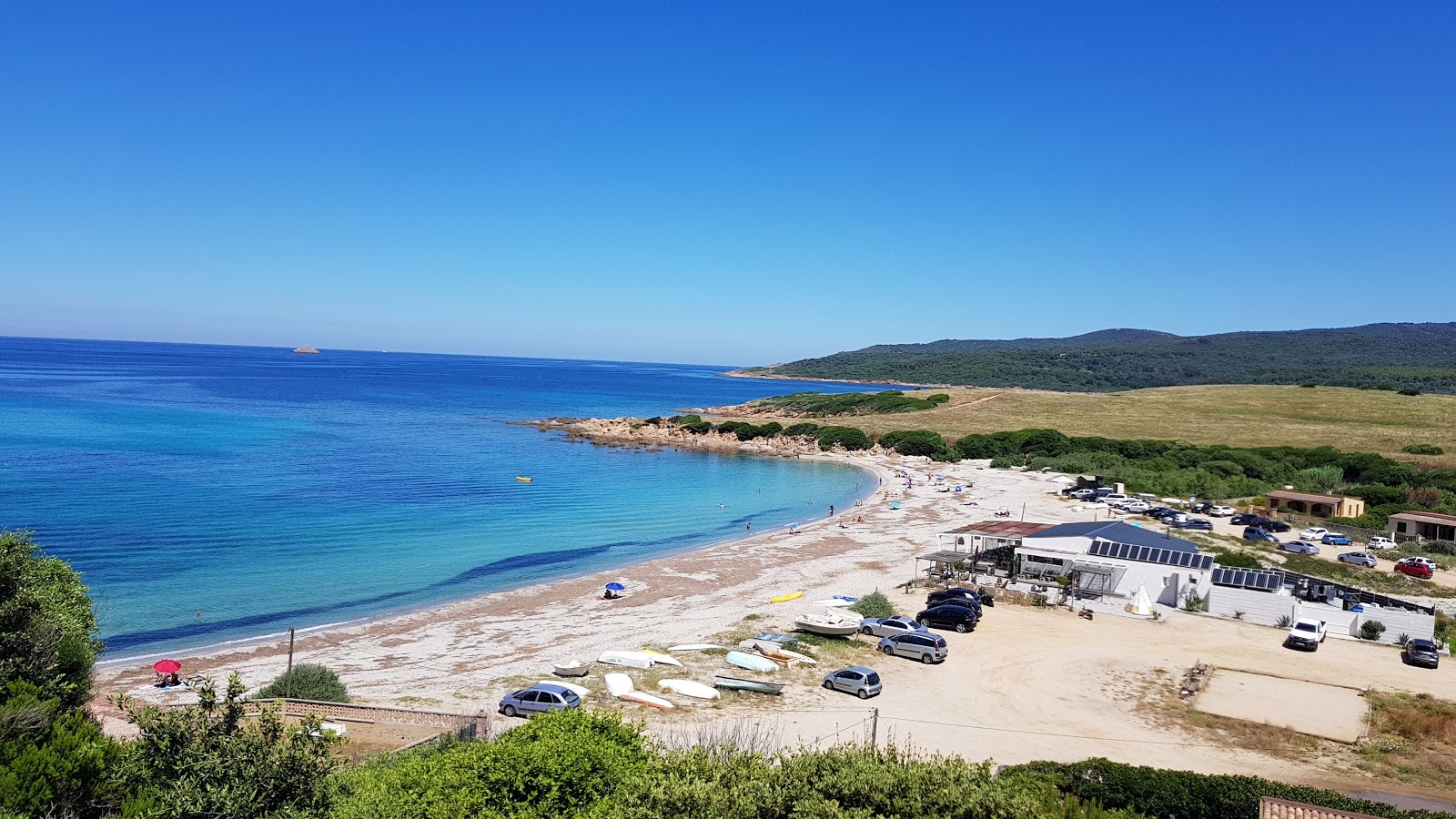 Photo de Saint-Antoine beach protégé par des falaises