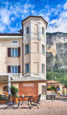 Hotel Caffè Centrale Piazza S. Gottardo, 2, 38016 Mezzocorona TN, Italia