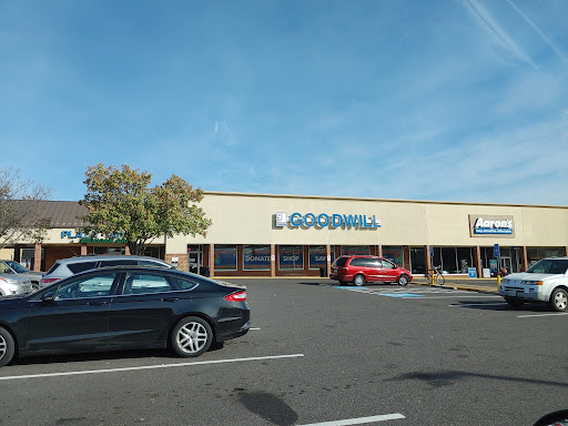 Thrift Store «Goodwill», reviews and photos, 504 Culpeper Town Square, Culpeper, VA 22701, USA