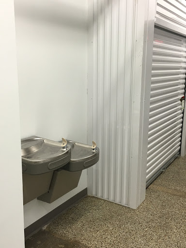 Storage Facility «Extra Space Storage», reviews and photos, 1750 W Central Rd, Mt Prospect, IL 60056, USA