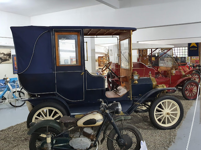 Comentarios y opiniones de Museo de Autos Clásicos "La Antigua Estación"