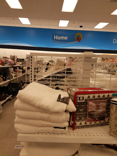 Clothing Store «Ross Dress for Less», reviews and photos, 3024 Wake Forest Rd, Raleigh, NC 27609, USA