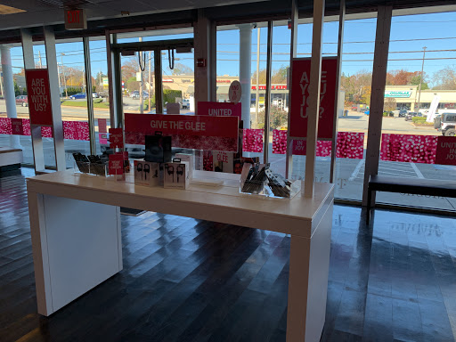 Cell Phone Store «T-Mobile», reviews and photos, 1660 Mineral Spring Ave, North Providence, RI 02904, USA