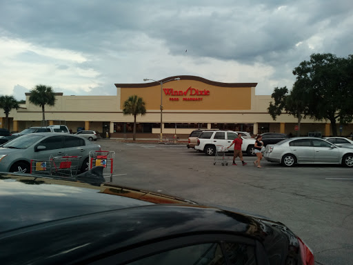 Grocery Store «Winn-Dixie», reviews and photos, 750 W Dr Martin Luther King Jr Blvd, Seffner, FL 33584, USA