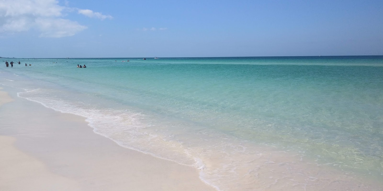 Foto de Anna maria beach con recta y larga