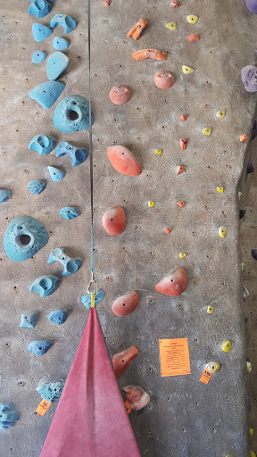 Rock Climbing Gym «Hangar 18 Indoor Climbing Gym - East Riverside», reviews and photos, 2111 Iowa Ave, Riverside, CA 92507, USA
