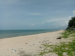 Foto von Maharat Beach mit teilweise sauber Sauberkeitsgrad