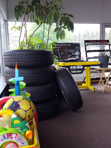 Car Dealer «Maple City Dodge», reviews and photos