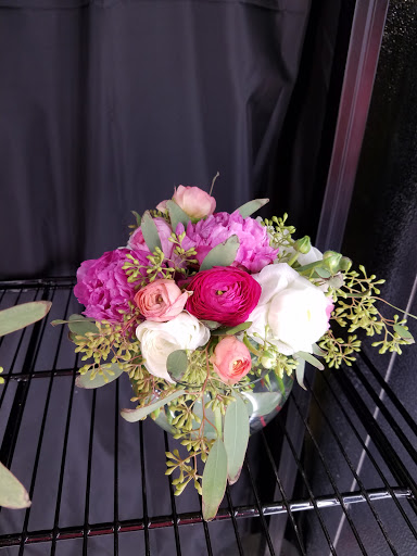 Florist «Mint Julep Flower Shop», reviews and photos, 808 5th St, Coralville, IA 52241, USA