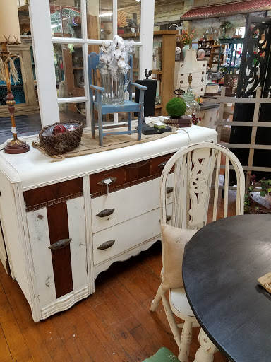 Antique Furniture Store «Jarfly Antique Market», reviews and photos, 47 Railroad Ave, Jefferson, GA 30549, USA