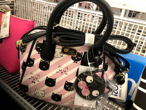 Clothing Store «Ross Dress for Less», reviews and photos, 7884 Van Nuys Blvd, Van Nuys, CA 91402, USA