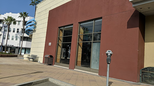 Sporting Goods Store «Big 5 Sporting Goods - Long Beach (4Th Street)», reviews and photos, 205 E 4th St B-115, Long Beach, CA 90802, USA