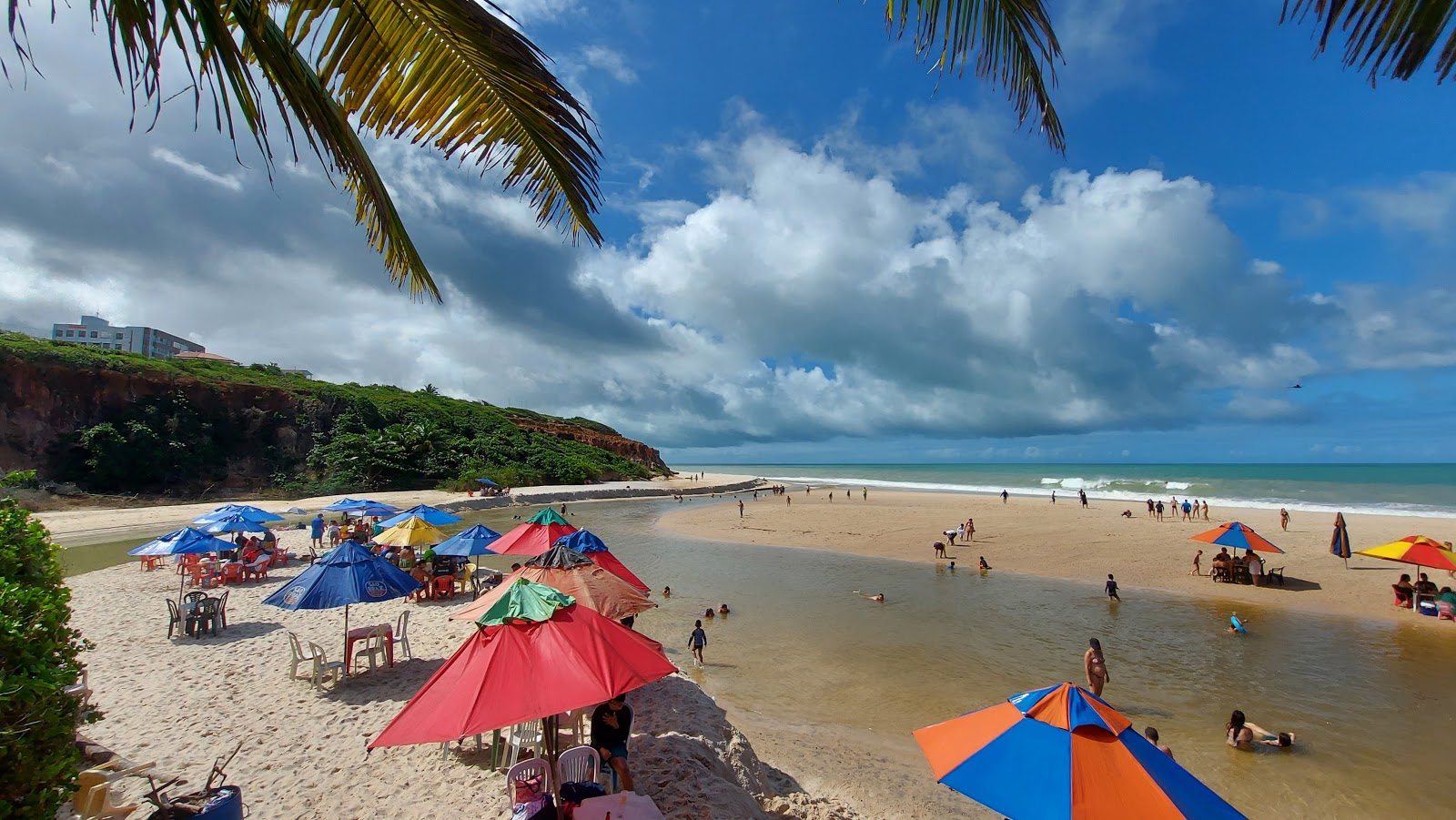 Praia Bela'in fotoğrafı parlak ince kum yüzey ile