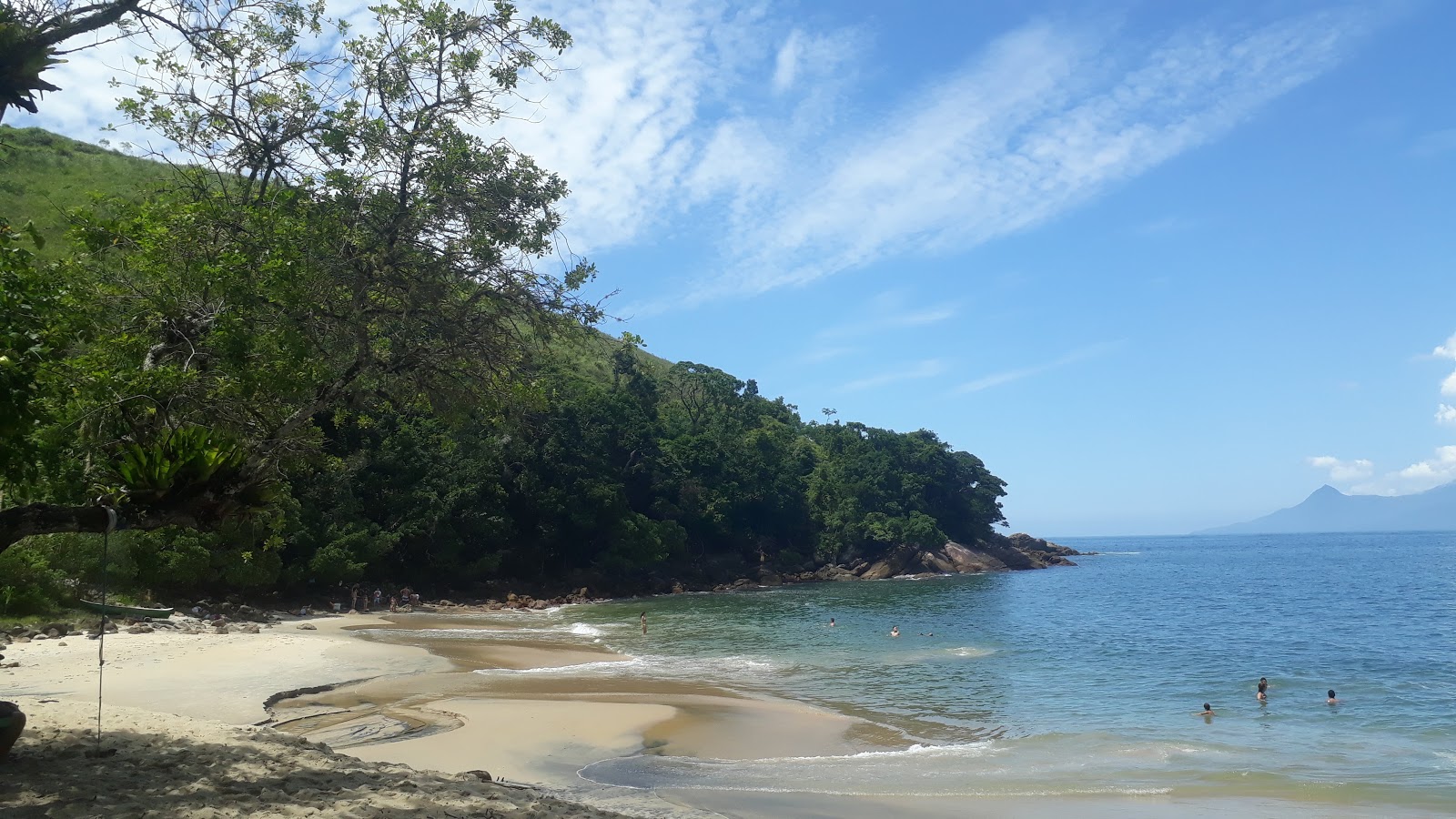 Foto von Figueira Strand von Klippen umgeben