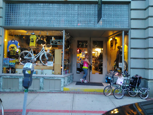 Salem Cycle, Inc., 72 Washington St, Salem, MA 01970, USA, 