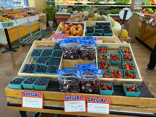 Grocery Store «Harvest Fresh Grocery & Deli», reviews and photos, 251 NE 3rd St, McMinnville, OR 97128, USA