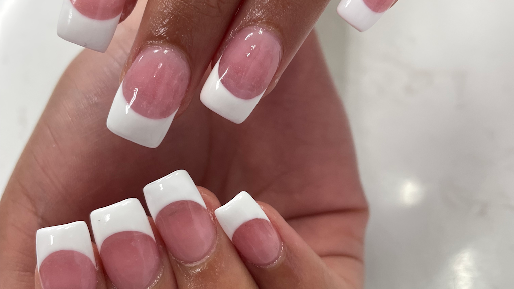 Raini Nails and Spa Lunenburg 01462