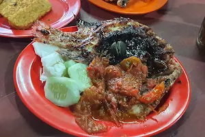 Ayam Bakar & Ikan Bakar Suramadu Cak Seno image