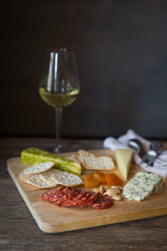 Wine Bar «The Carriage Wine and Market», reviews and photos, 121 E Mobile St, Florence, AL 35630, USA