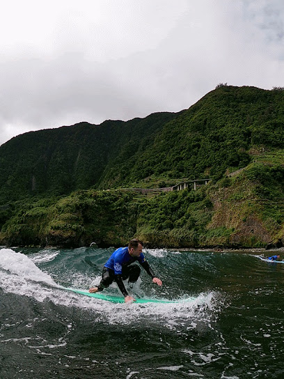 Madeira Surfing Ig: @orlandomendespereira