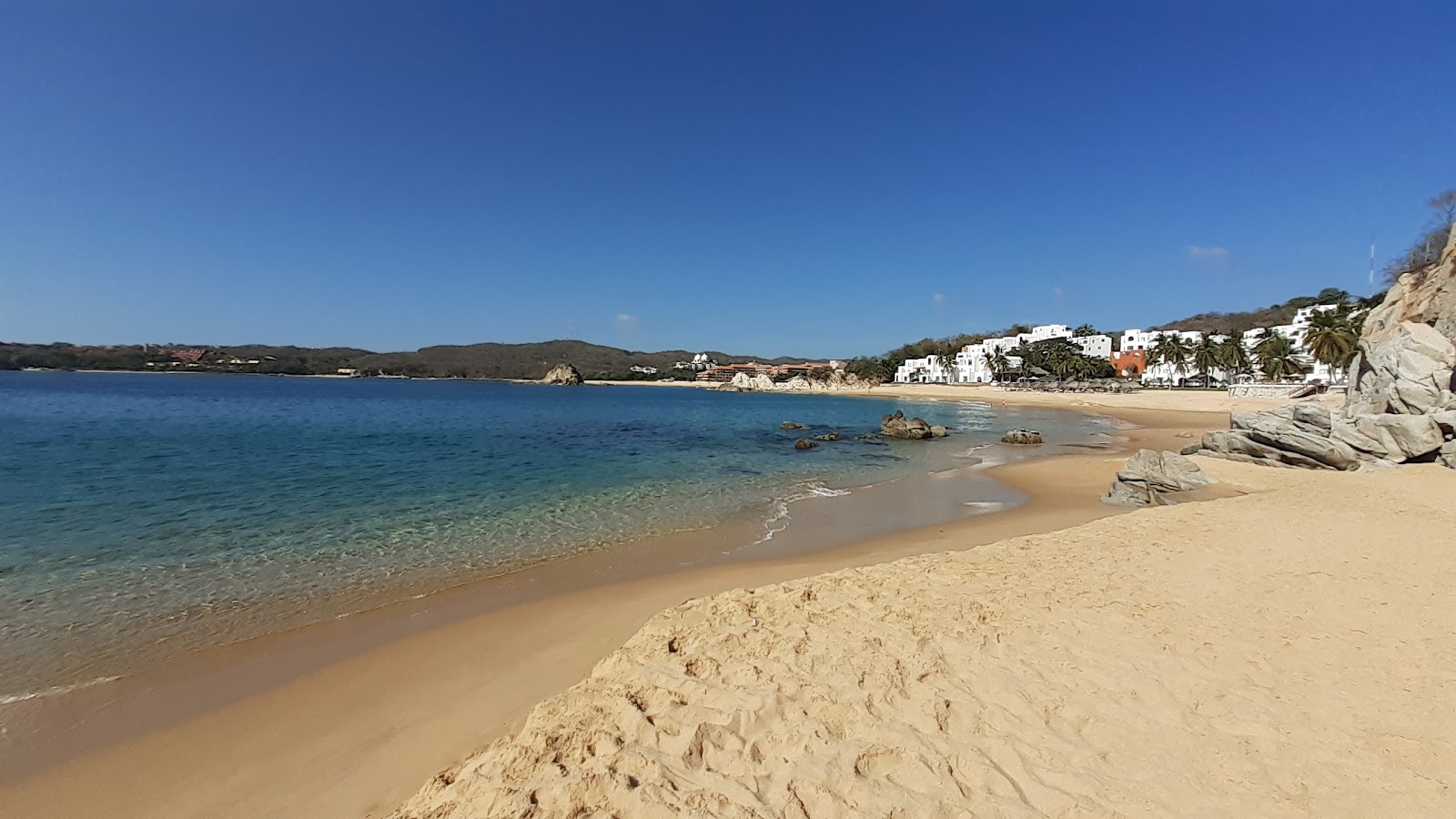 Photo de Plage de Tangolunda II partiellement zone de villégiature