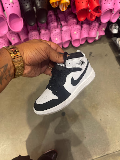 Shopping Mall «Bay Plaza Shopping Center», reviews and photos, 2100 Bartow Ave, Bronx, NY 10475, USA