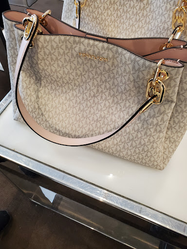 Fashion Accessories Store «Michael Kors», reviews and photos, 1650 Premium Outlet Blvd #1800, Aurora, IL 60502, USA