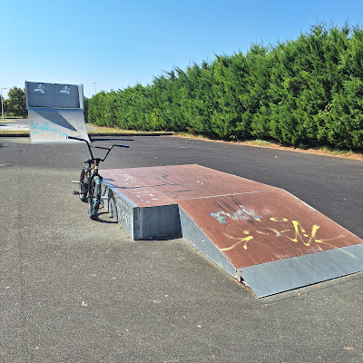 Skatepark saint Romain de benet à Saint-Romain-de-Benet