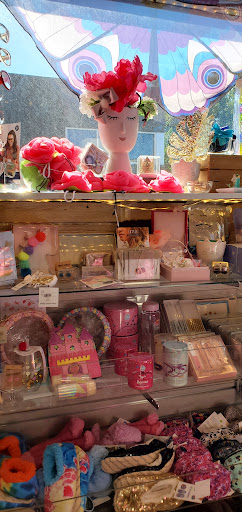 Jewelry Store «Knock Knock Boutique», reviews and photos, 110 W Chocolate Ave, Hershey, PA 17033, USA