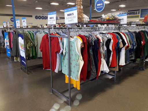 Thrift Store «Pebble Creek Goodwill Retail Store & Donation Center», reviews and photos, 15433 W McDowell Rd, Goodyear, AZ 85395, USA