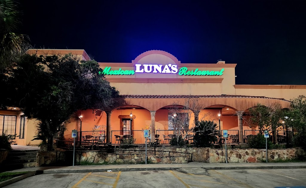 Luna's Mexican Restaurant 77521