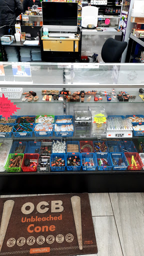 Tobacco Shop «Tundra Smoke Shop», reviews and photos, 2719 S Oneida St, Green Bay, WI 54304, USA