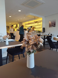 Atmosphère du Restaurant gastronomique LES GRILLONS à Neuville-en-Ferrain - n°10