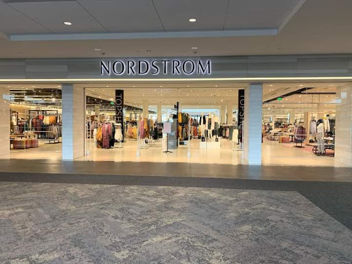 Shopping Mall «Mayfair», reviews and photos, 2500 N Mayfair Rd, Wauwatosa, WI 53226, USA