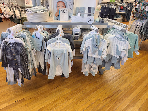 Shopping Mall «Lake Success Shopping Center», reviews and photos, 1526 Union Tpke, New Hyde Park, NY 11040, USA