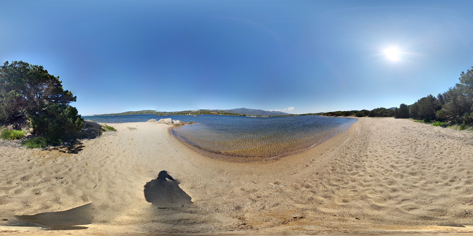 Foto av Figari beach med hög nivå av renlighet