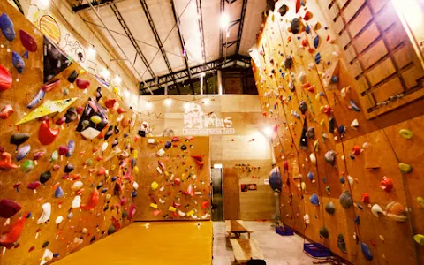 崩岩館民治店- Bonus Bouldering Gym Education & Training Center image