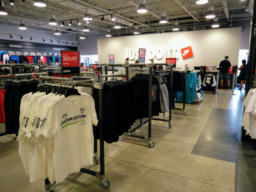 Sporting Goods Store «Nike Factory Store», reviews and photos, 5195 Factory Shops Blvd, Ellenton, FL 34222, USA