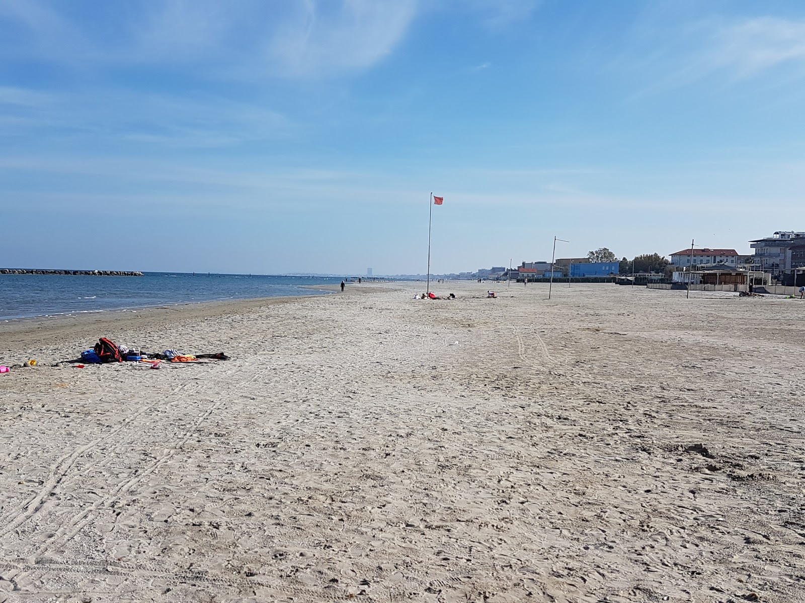Valokuva Spiaggia Libera Igea Marinaista. pinnalla sininen vesi:n kanssa