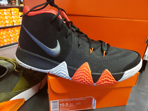 Clothing Store «Nike Factory Store», reviews and photos, 8225 Arroyo Cir #21, Gilroy, CA 95020, USA