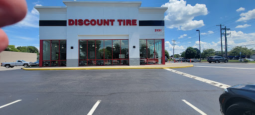 Tire Shop «Discount Tire Store - Louisville, KY», reviews and photos, 2131 S Hurstbourne Pkwy, Louisville, KY 40220, USA