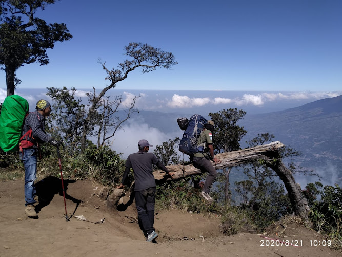 Mendaki di Kabupaten Garut: Menikmati Keindahan Alam dengan Jumlah Tempat Wisata Tempat yang Menarik