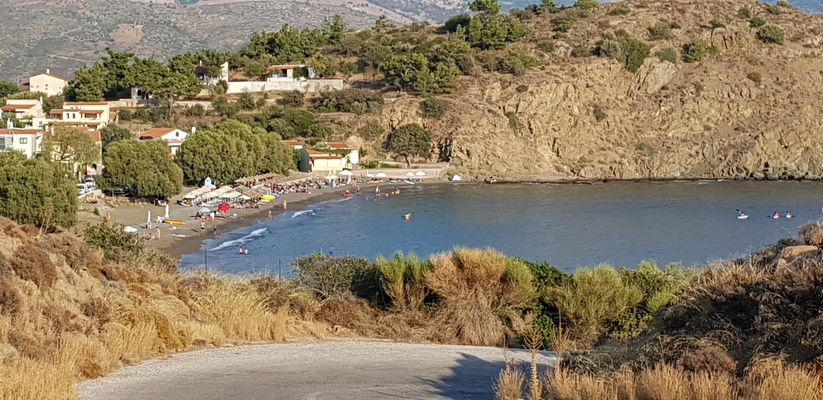 Foto de Limnos Beach - lugar popular entre os apreciadores de relaxamento