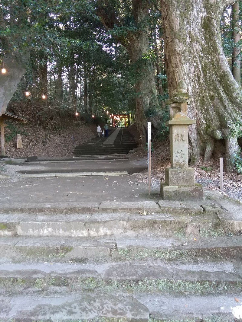 霧島岑神社駐車場