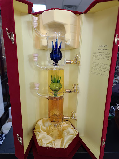 Liquor Store «Royal Liquor & Wine», reviews and photos, 1015 N Randall Rd, Elgin, IL 60123, USA