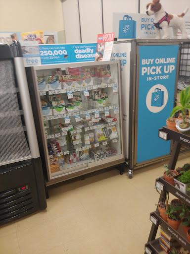 Pet Supply Store «Petco Animal Supplies», reviews and photos, 4908 Kingston Pike, Knoxville, TN 37919, USA