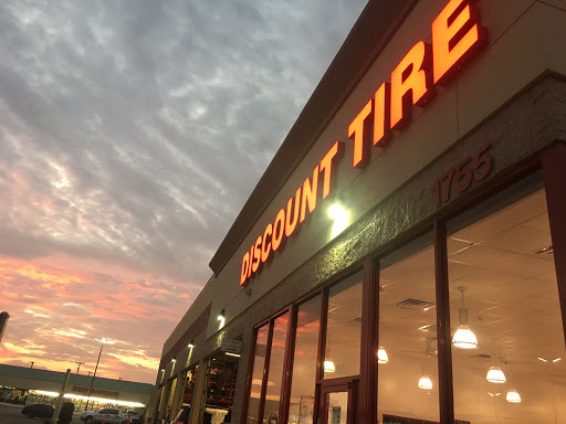 Tire Shop «Discount Tire Store - San Antonio, TX», reviews and photos, 1755 SW Loop 410, San Antonio, TX 78227, USA