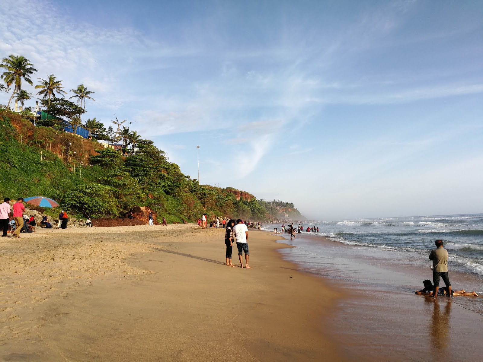 Photo de Varkala Beach entouré de montagnes